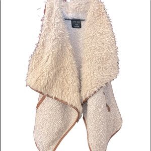 Women’s faux fur vest size medium